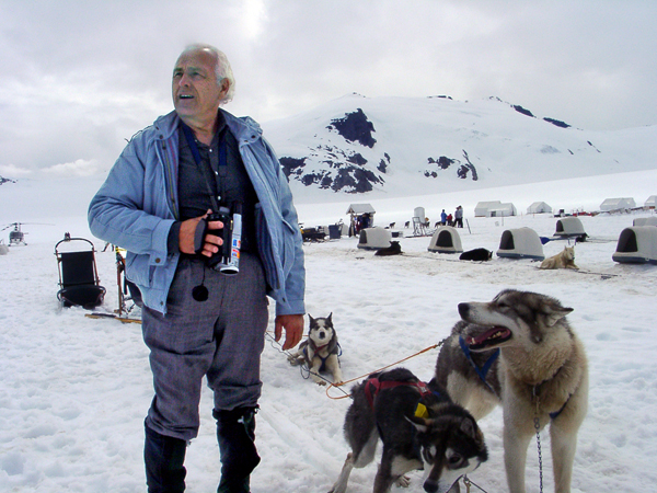 Lee Duquette and the sled dogs